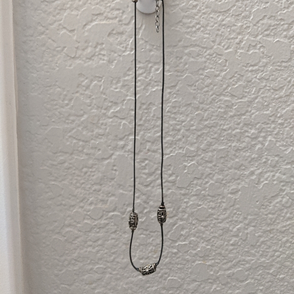 Simple Black and Silver Necklace - Picture 2 of 3